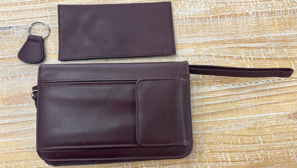 VTG BUXTON Burgandy Leather ORGANZER WRISTLET Cigarette Phone Case CHECKBOOK ETC